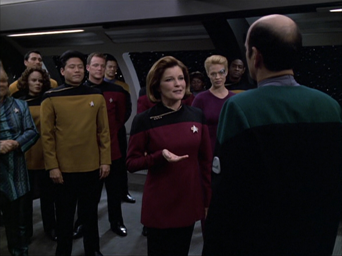 extant_StarTrek_VOY_6x04-TinkerTenorDoctorSpy_03587.jpg