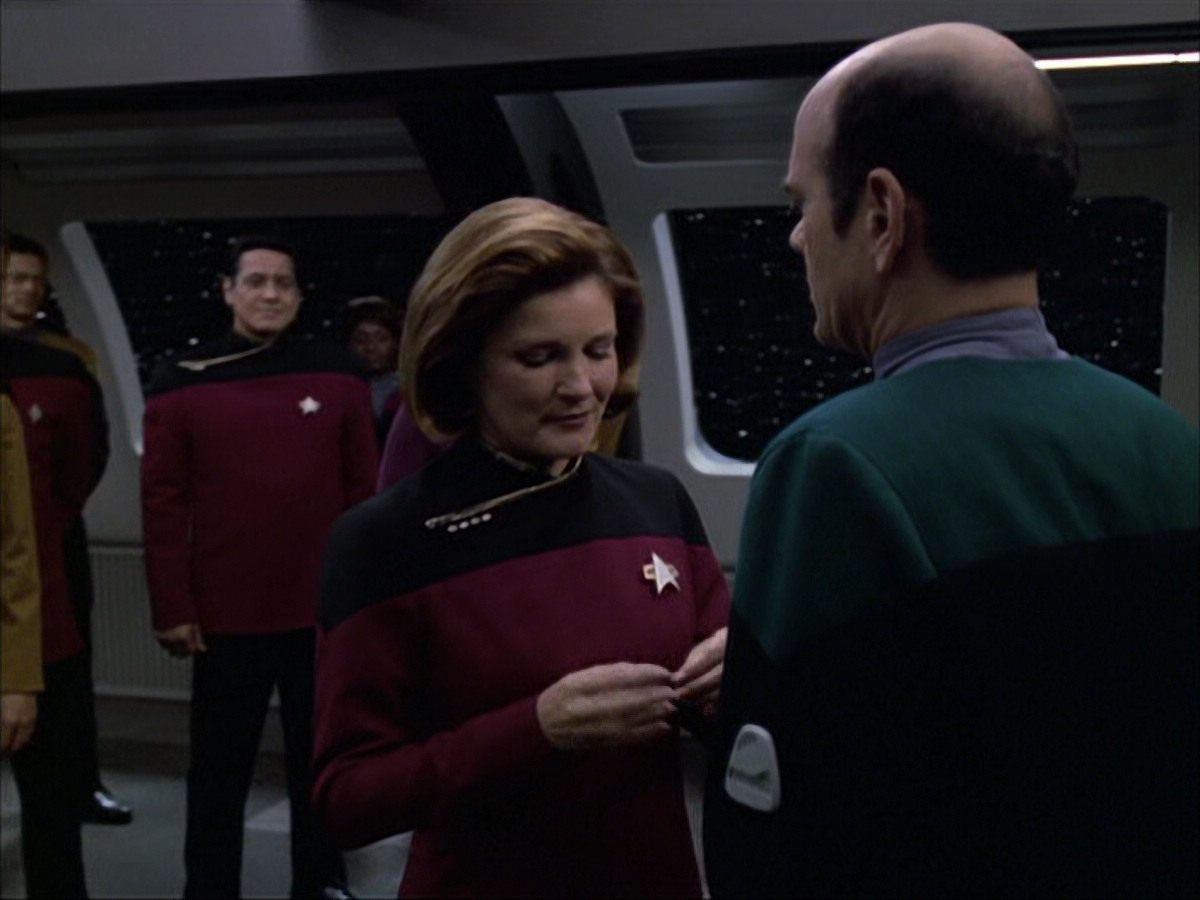 extant_StarTrek_VOY_6x04-TinkerTenorDoctorSpy_03590.jpg