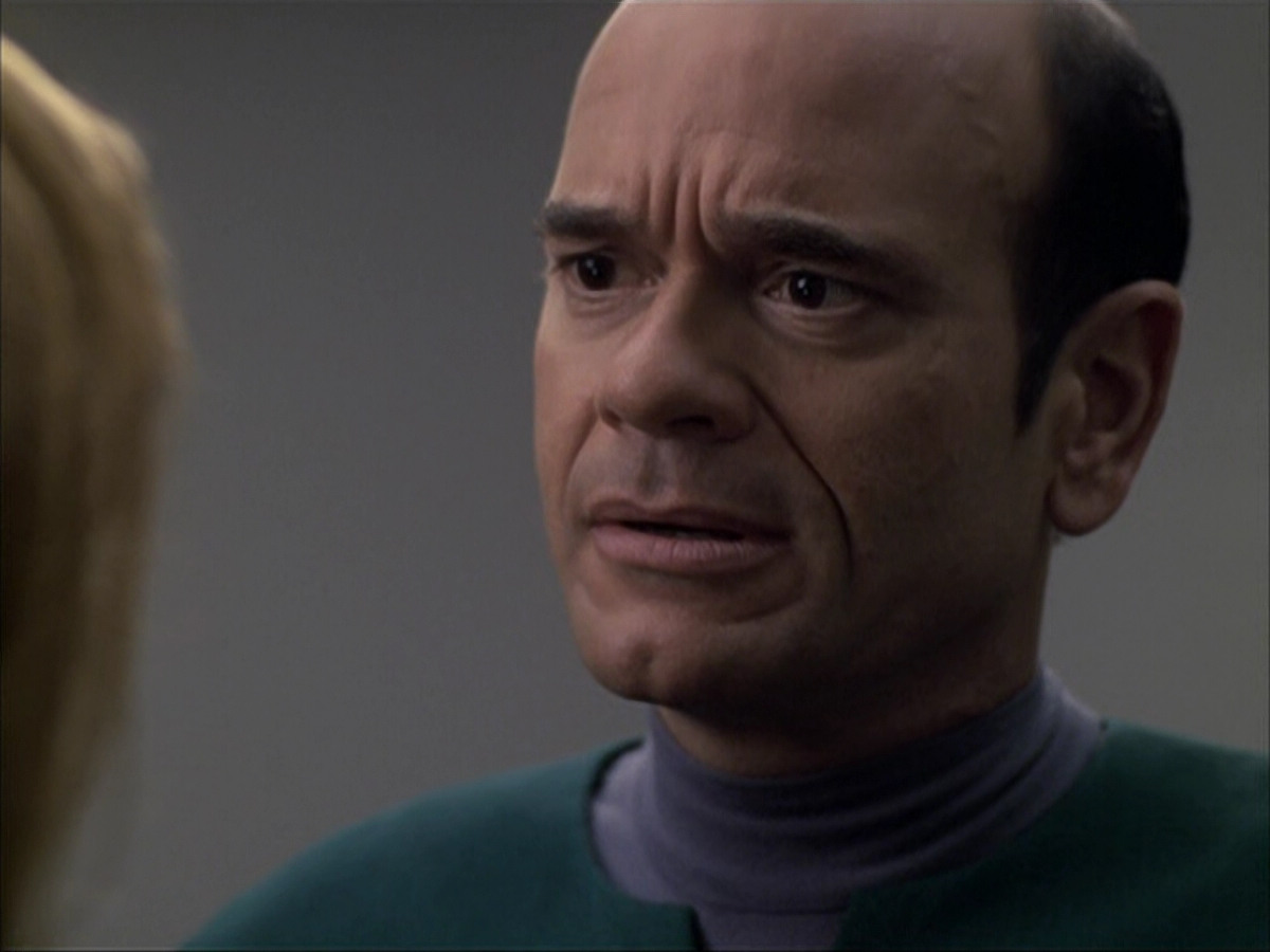 extant_StarTrek_VOY_6x04-TinkerTenorDoctorSpy_03600.jpg