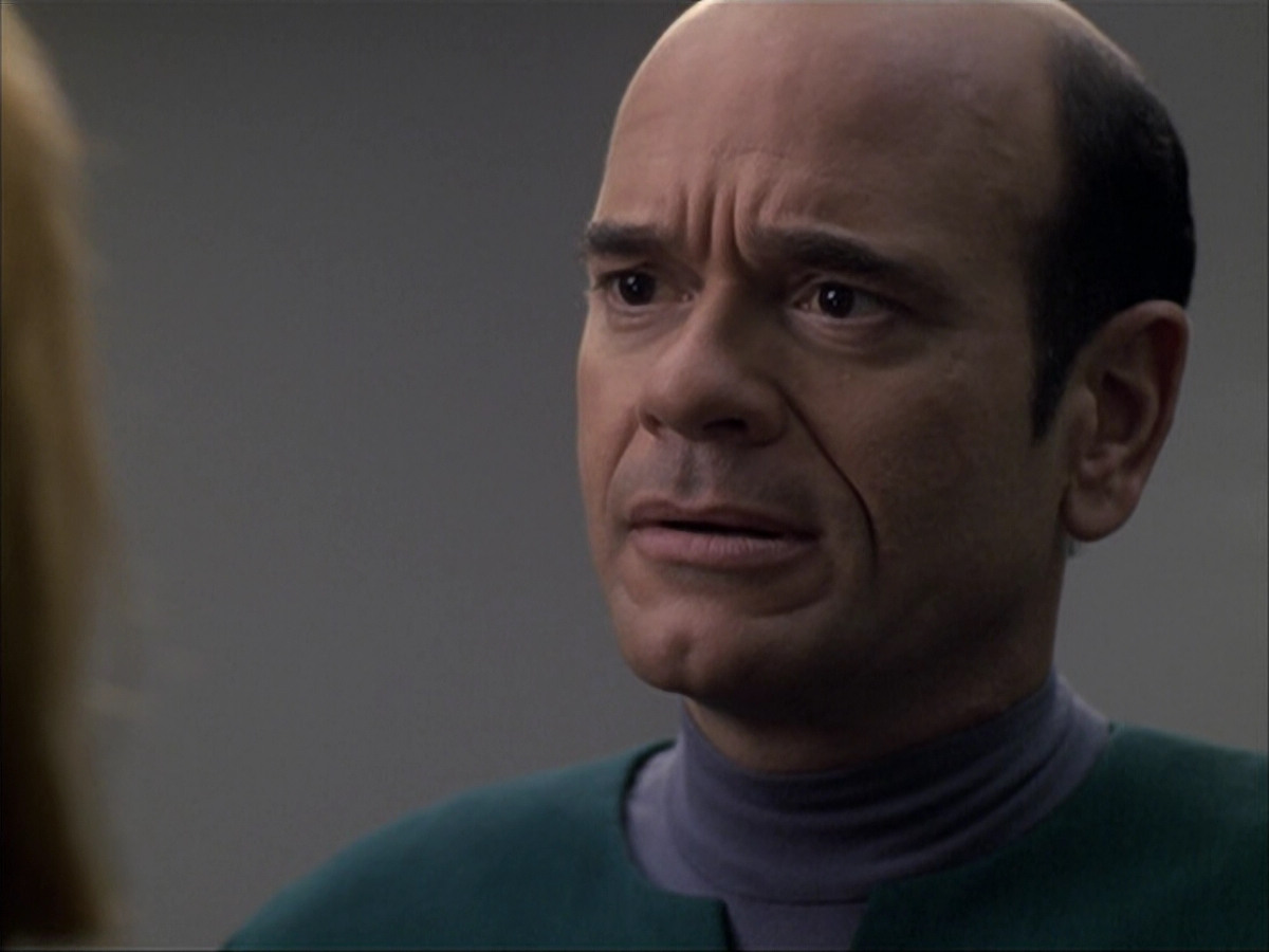 extant_StarTrek_VOY_6x04-TinkerTenorDoctorSpy_03601.jpg