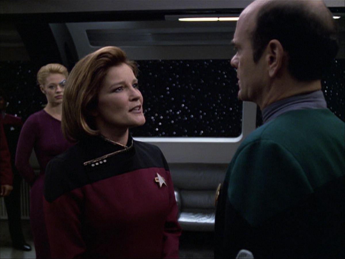 extant_StarTrek_VOY_6x04-TinkerTenorDoctorSpy_03605.jpg