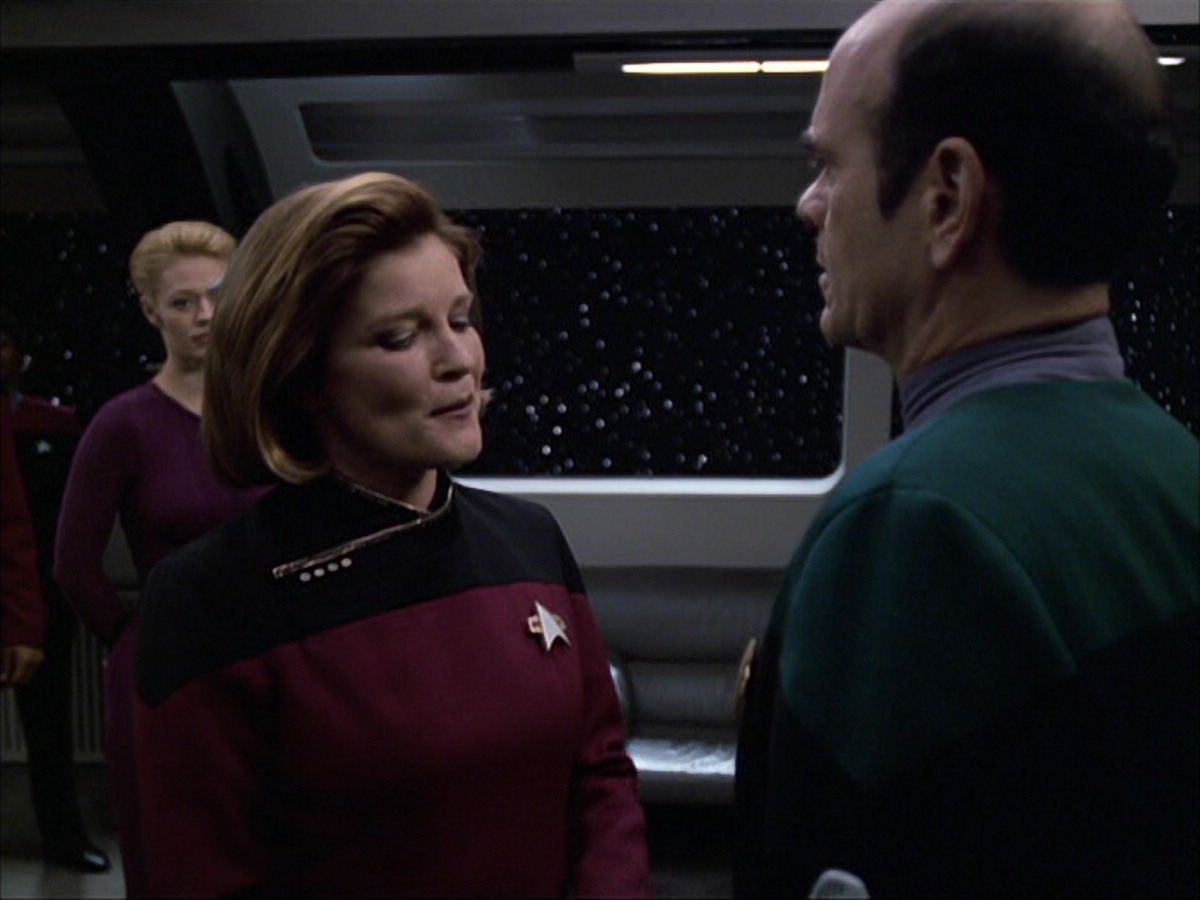 extant_StarTrek_VOY_6x04-TinkerTenorDoctorSpy_03608.jpg