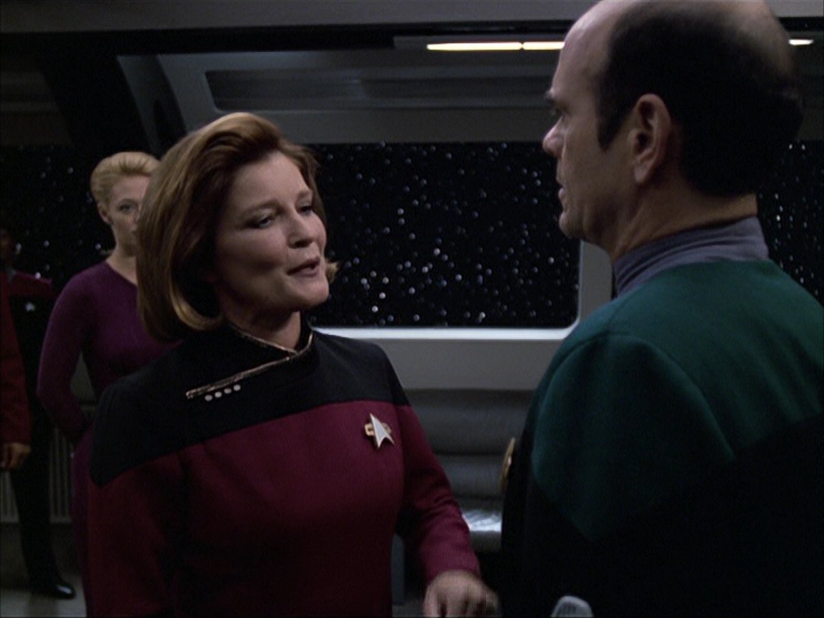 extant_StarTrek_VOY_6x04-TinkerTenorDoctorSpy_03609.jpg