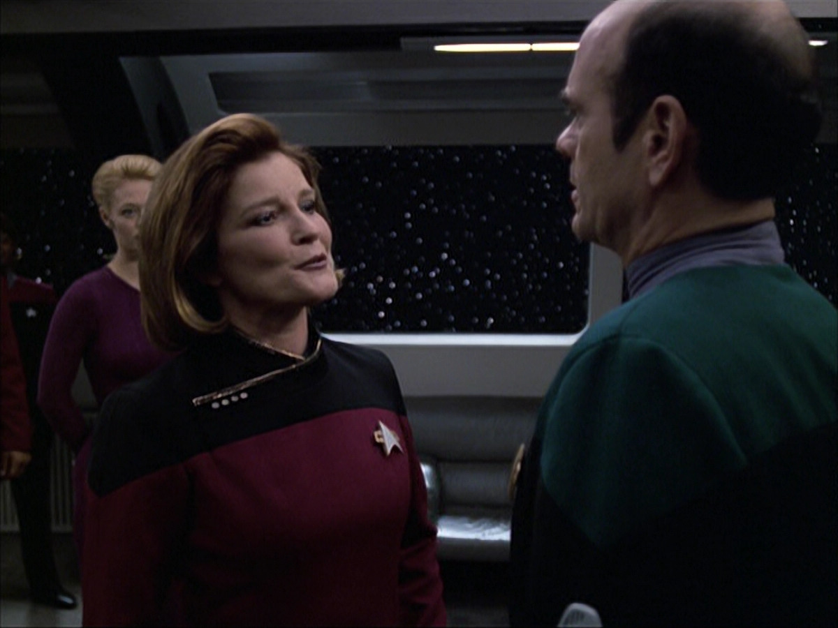 extant_StarTrek_VOY_6x04-TinkerTenorDoctorSpy_03610.jpg
