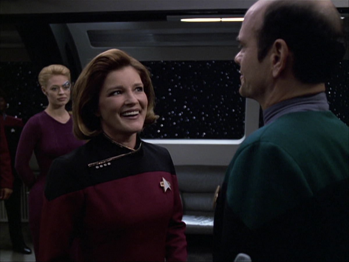 extant_StarTrek_VOY_6x04-TinkerTenorDoctorSpy_03611.jpg