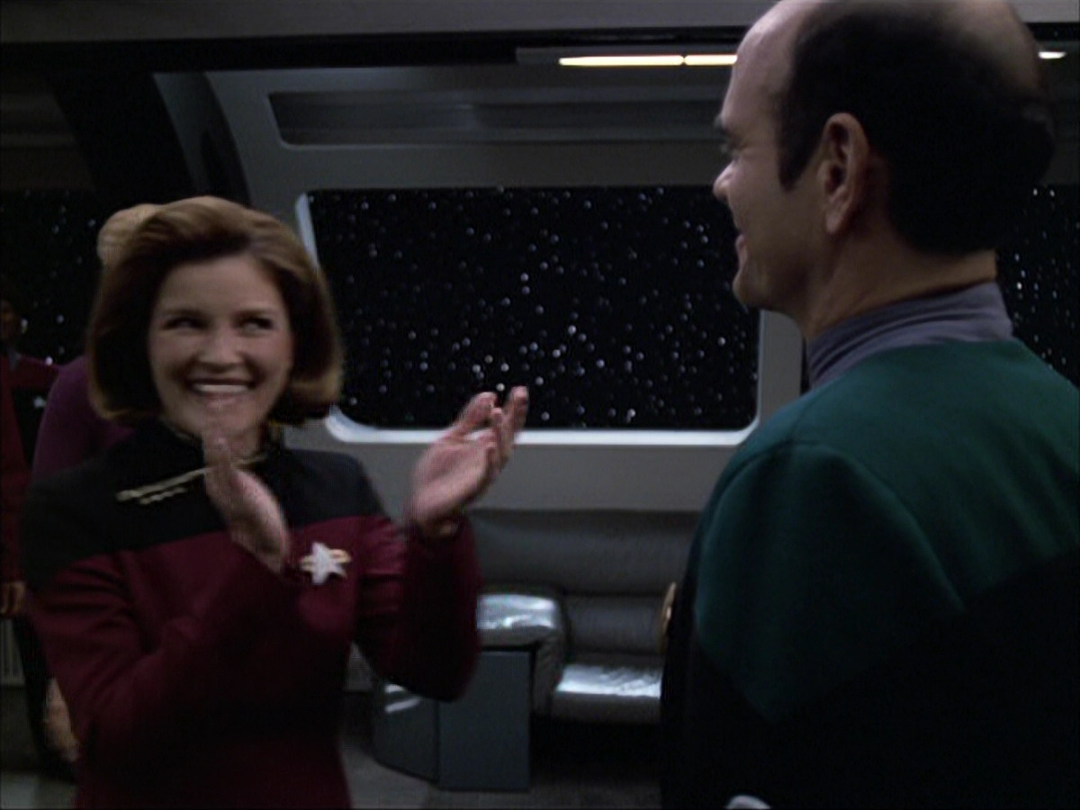 extant_StarTrek_VOY_6x04-TinkerTenorDoctorSpy_03612.jpg