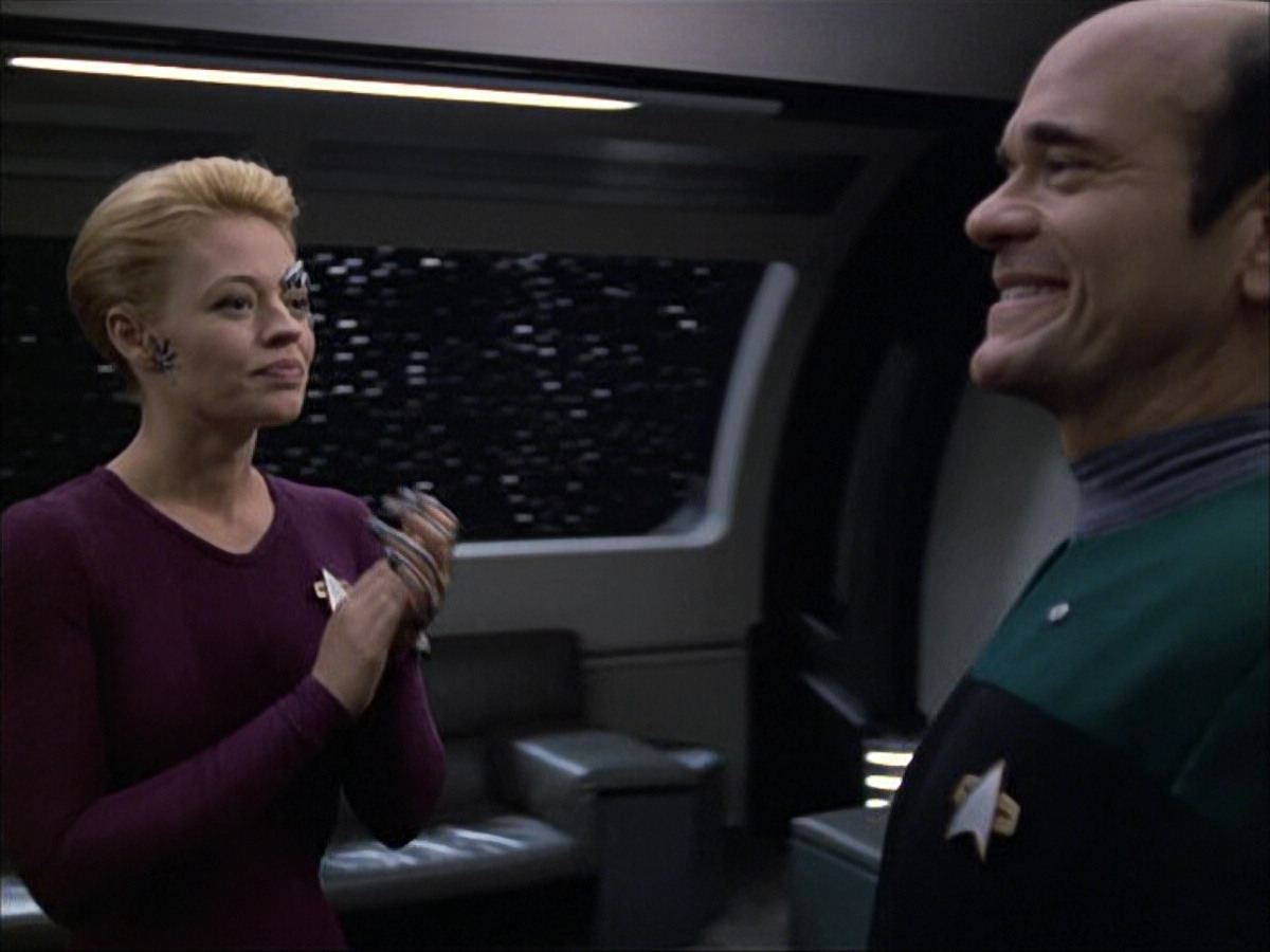 extant_StarTrek_VOY_6x04-TinkerTenorDoctorSpy_03615.jpg