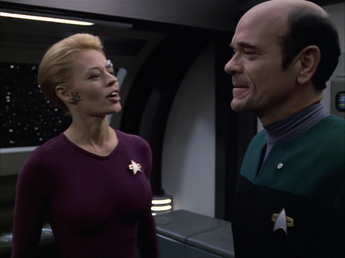 extant_StarTrek_VOY_6x04-TinkerTenorDoctorSpy_03616.jpg