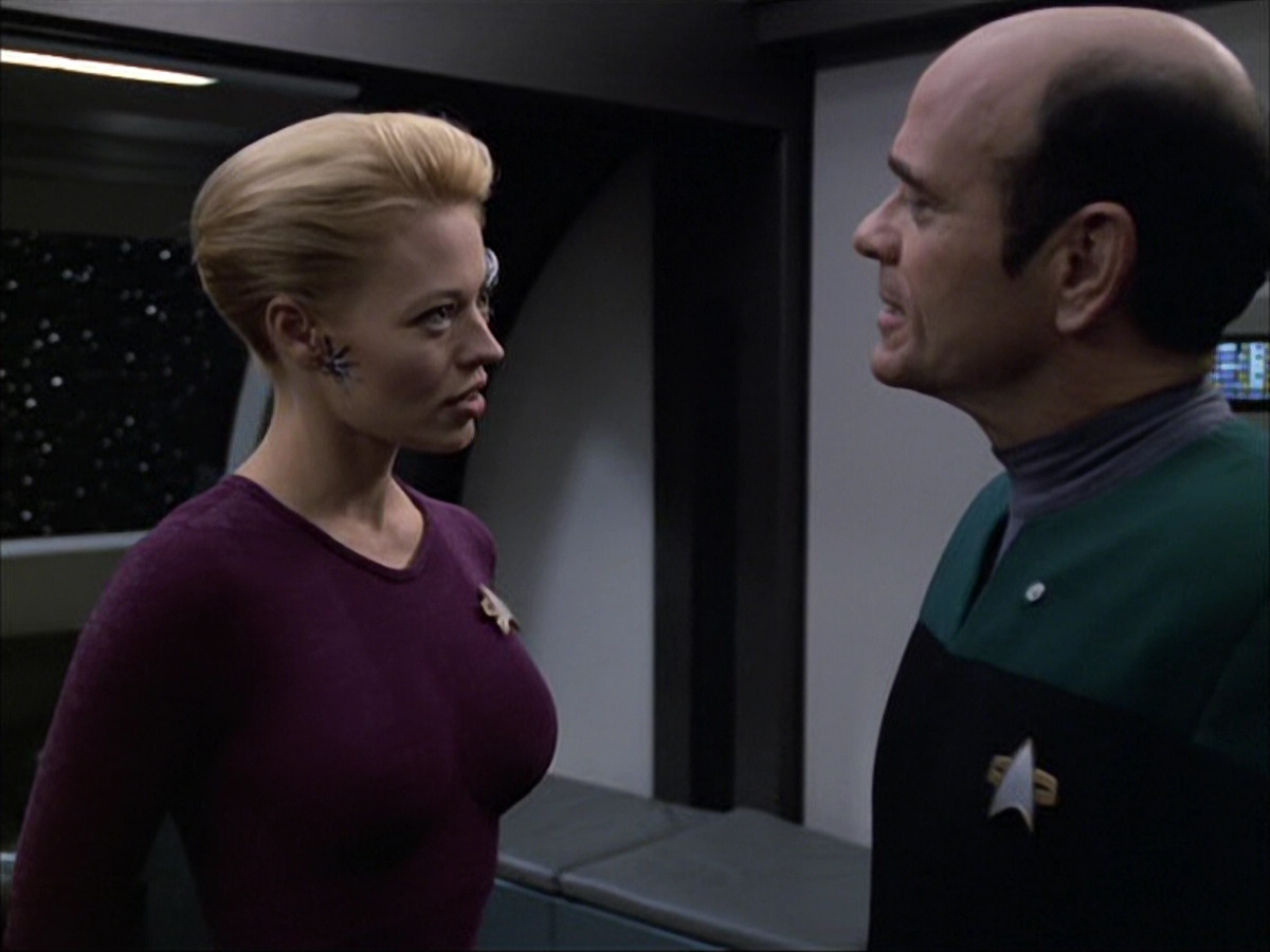extant_StarTrek_VOY_6x04-TinkerTenorDoctorSpy_03617.jpg