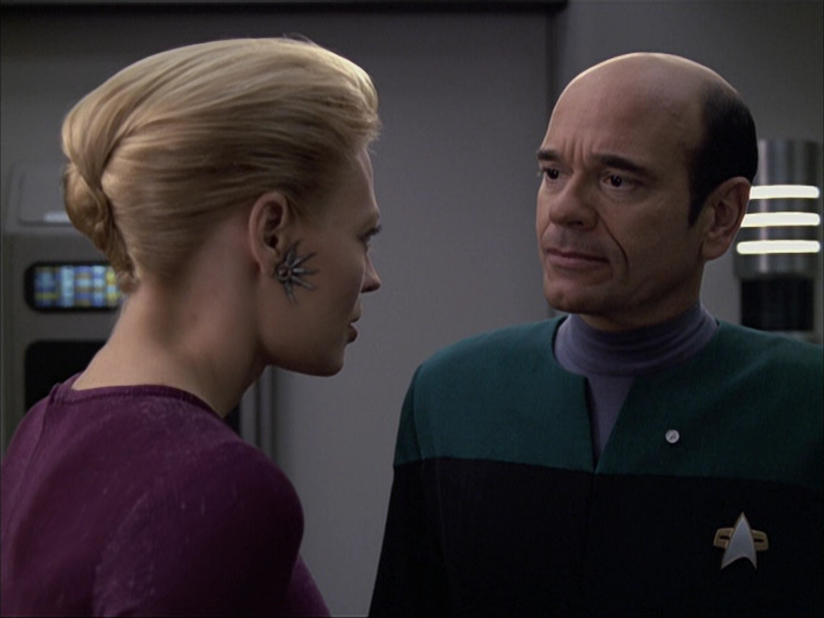 extant_StarTrek_VOY_6x04-TinkerTenorDoctorSpy_03623.jpg