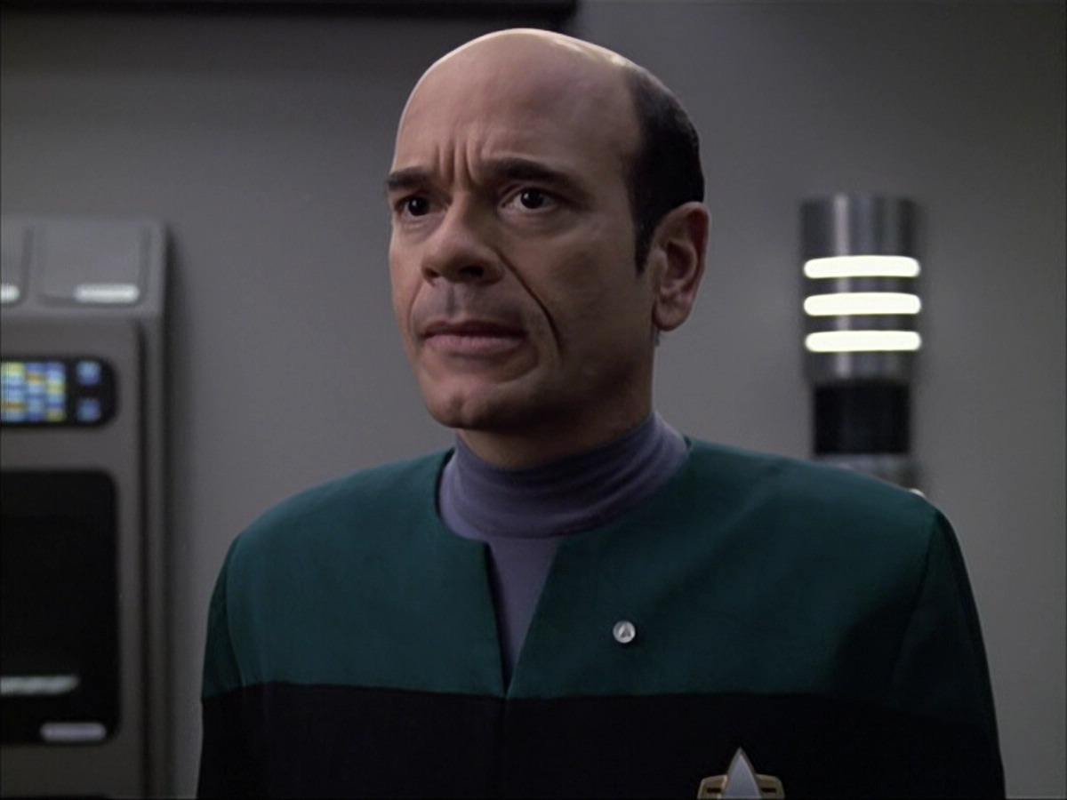 extant_StarTrek_VOY_6x04-TinkerTenorDoctorSpy_03631.jpg