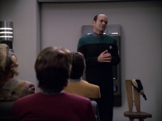 extant_StarTrek_VOY_6x04-TinkerTenorDoctorSpy_00057.jpg