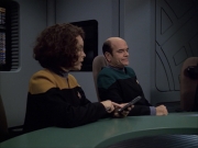 extant_StarTrek_VOY_6x04-TinkerTenorDoctorSpy_00858.jpg