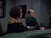 extant_StarTrek_VOY_6x04-TinkerTenorDoctorSpy_00859.jpg