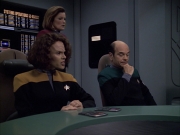 extant_StarTrek_VOY_6x04-TinkerTenorDoctorSpy_00927.jpg