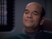 extant_StarTrek_VOY_6x04-TinkerTenorDoctorSpy_00974.jpg