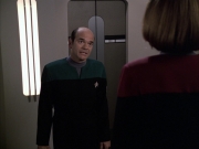 extant_StarTrek_VOY_6x04-TinkerTenorDoctorSpy_01004.jpg