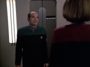 extant_StarTrek_VOY_6x04-TinkerTenorDoctorSpy_01015.jpg