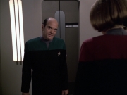 extant_StarTrek_VOY_6x04-TinkerTenorDoctorSpy_01025.jpg
