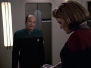 extant_StarTrek_VOY_6x04-TinkerTenorDoctorSpy_01027.jpg