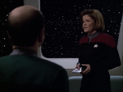extant_StarTrek_VOY_6x04-TinkerTenorDoctorSpy_01046.jpg
