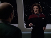 extant_StarTrek_VOY_6x04-TinkerTenorDoctorSpy_01076.jpg