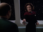 extant_StarTrek_VOY_6x04-TinkerTenorDoctorSpy_01078.jpg