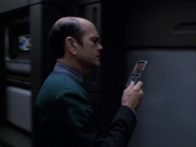 extant_StarTrek_VOY_6x04-TinkerTenorDoctorSpy_01095.jpg