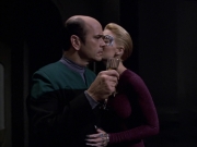 extant_StarTrek_VOY_6x04-TinkerTenorDoctorSpy_01109.jpg