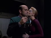 extant_StarTrek_VOY_6x04-TinkerTenorDoctorSpy_01110.jpg