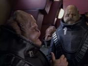 extant_StarTrek_VOY_6x04-TinkerTenorDoctorSpy_01177.jpg