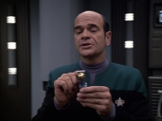 extant_StarTrek_VOY_6x04-TinkerTenorDoctorSpy_01316.jpg