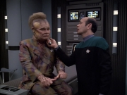 extant_StarTrek_VOY_6x04-TinkerTenorDoctorSpy_01320.jpg