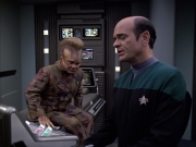 extant_StarTrek_VOY_6x04-TinkerTenorDoctorSpy_01327.jpg