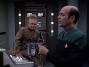 extant_StarTrek_VOY_6x04-TinkerTenorDoctorSpy_01329.jpg