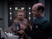 extant_StarTrek_VOY_6x04-TinkerTenorDoctorSpy_01331.jpg