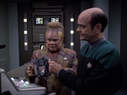 extant_StarTrek_VOY_6x04-TinkerTenorDoctorSpy_01332.jpg