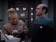 extant_StarTrek_VOY_6x04-TinkerTenorDoctorSpy_01334.jpg