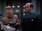 extant_StarTrek_VOY_6x04-TinkerTenorDoctorSpy_01336.jpg