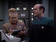 extant_StarTrek_VOY_6x04-TinkerTenorDoctorSpy_01337.jpg