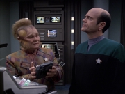 extant_StarTrek_VOY_6x04-TinkerTenorDoctorSpy_01339.jpg