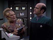 extant_StarTrek_VOY_6x04-TinkerTenorDoctorSpy_01340.jpg