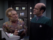 extant_StarTrek_VOY_6x04-TinkerTenorDoctorSpy_01342.jpg