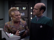extant_StarTrek_VOY_6x04-TinkerTenorDoctorSpy_01346.jpg