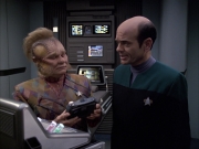 extant_StarTrek_VOY_6x04-TinkerTenorDoctorSpy_01369.jpg