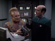 extant_StarTrek_VOY_6x04-TinkerTenorDoctorSpy_01371.jpg
