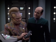 extant_StarTrek_VOY_6x04-TinkerTenorDoctorSpy_01373.jpg