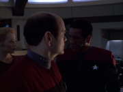 extant_StarTrek_VOY_6x04-TinkerTenorDoctorSpy_01536.jpg