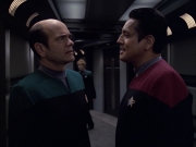 extant_StarTrek_VOY_6x04-TinkerTenorDoctorSpy_01787.jpg