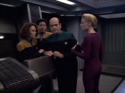 extant_StarTrek_VOY_6x04-TinkerTenorDoctorSpy_01856.jpg